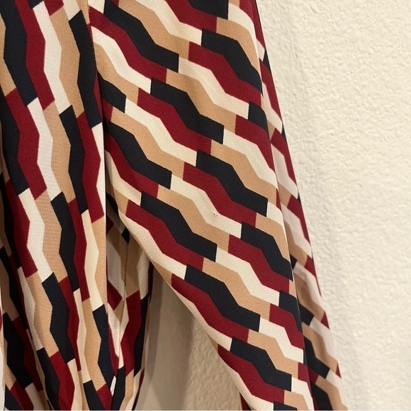 Dress Forum size small maroon and tan geometric wrap long sleeve top vneck - Picture 2 of 9